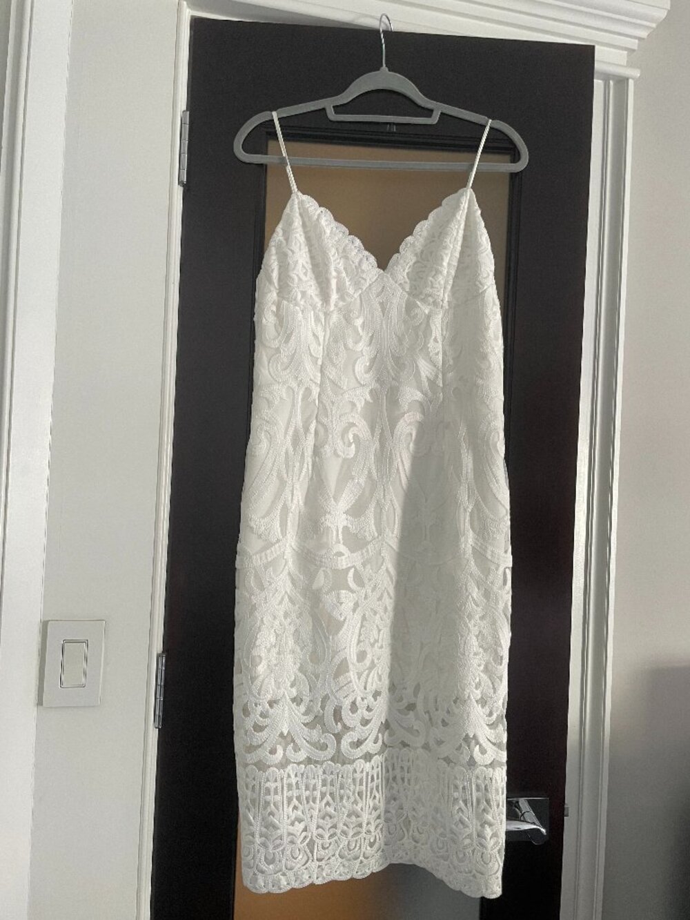 NWT!  PRICED TO SELL!  EXQUISITE BARDOT OFF WHITE EMBROIDERED DRESS - SZ 10/L